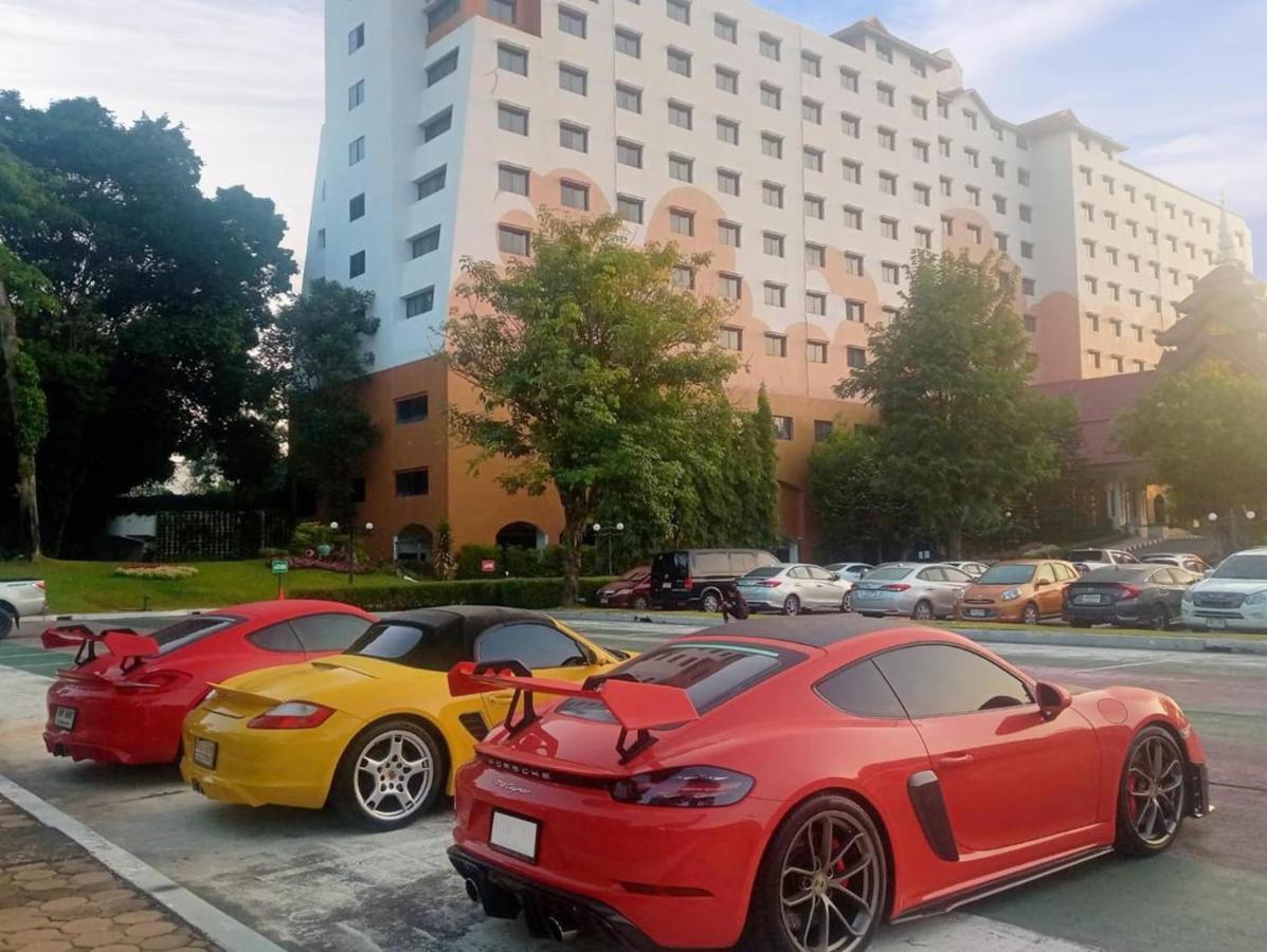 The Heritage Chiang Rai Hotel And Convention Zewnętrze zdjęcie Porsche Cayman GT4 (rear)