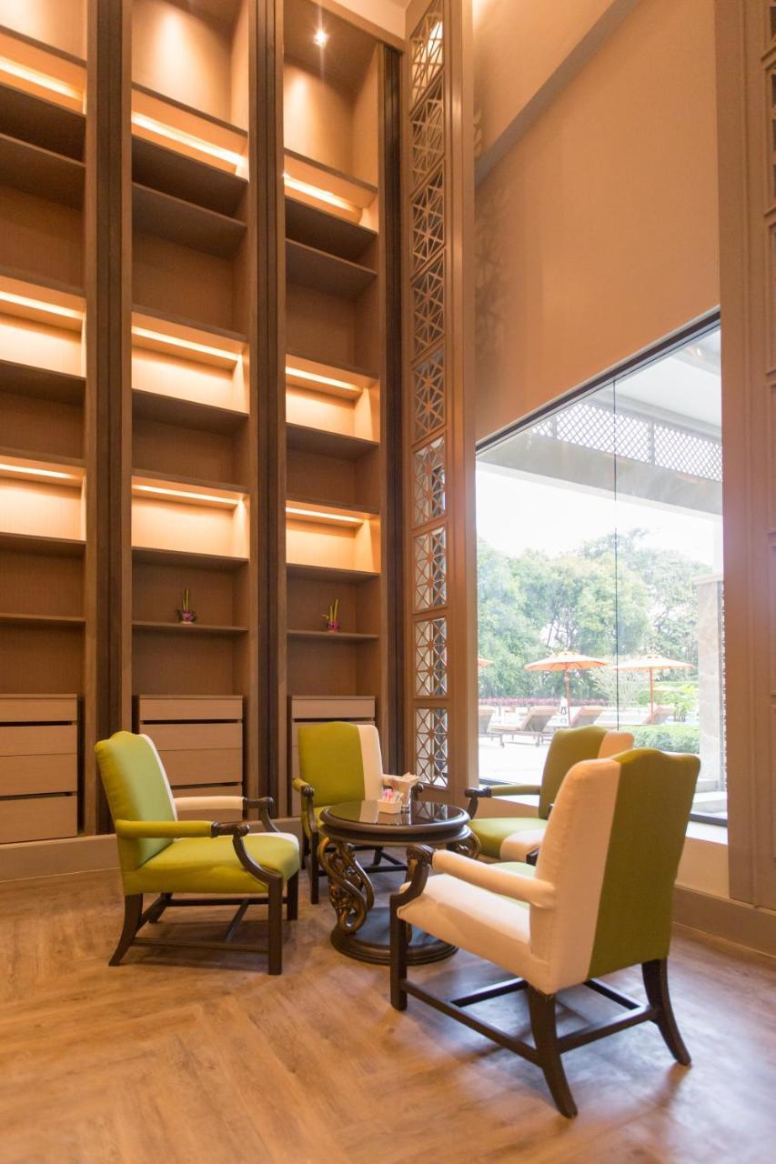 The Heritage Chiang Rai Hotel And Convention Zewnętrze zdjęcie The interior of the lounge