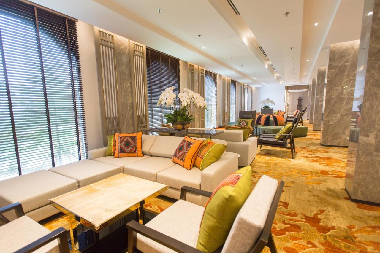 The Heritage Chiang Rai Hotel And Convention Zewnętrze zdjęcie The lobby of the hotel